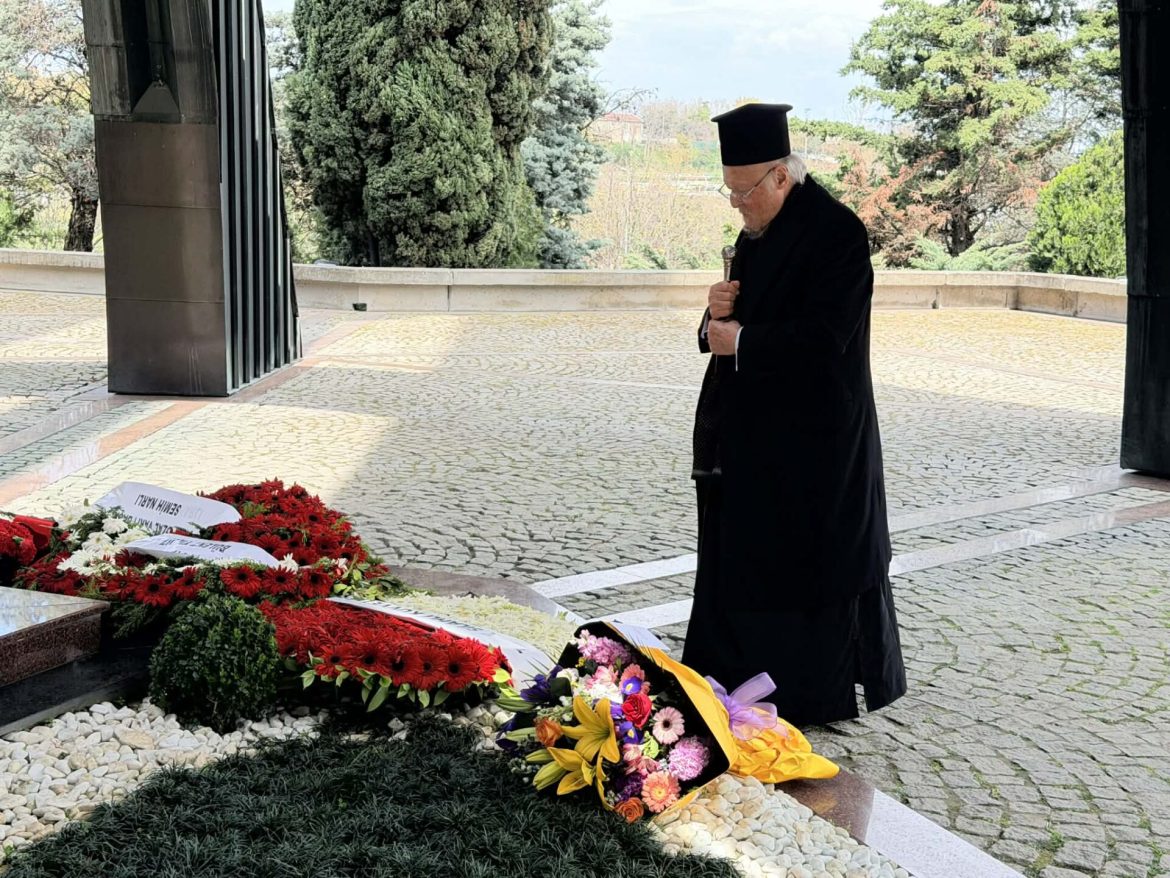 Ecumenical Patriarch Visited The Grave Of Former Turkish President Turgut Ozal
