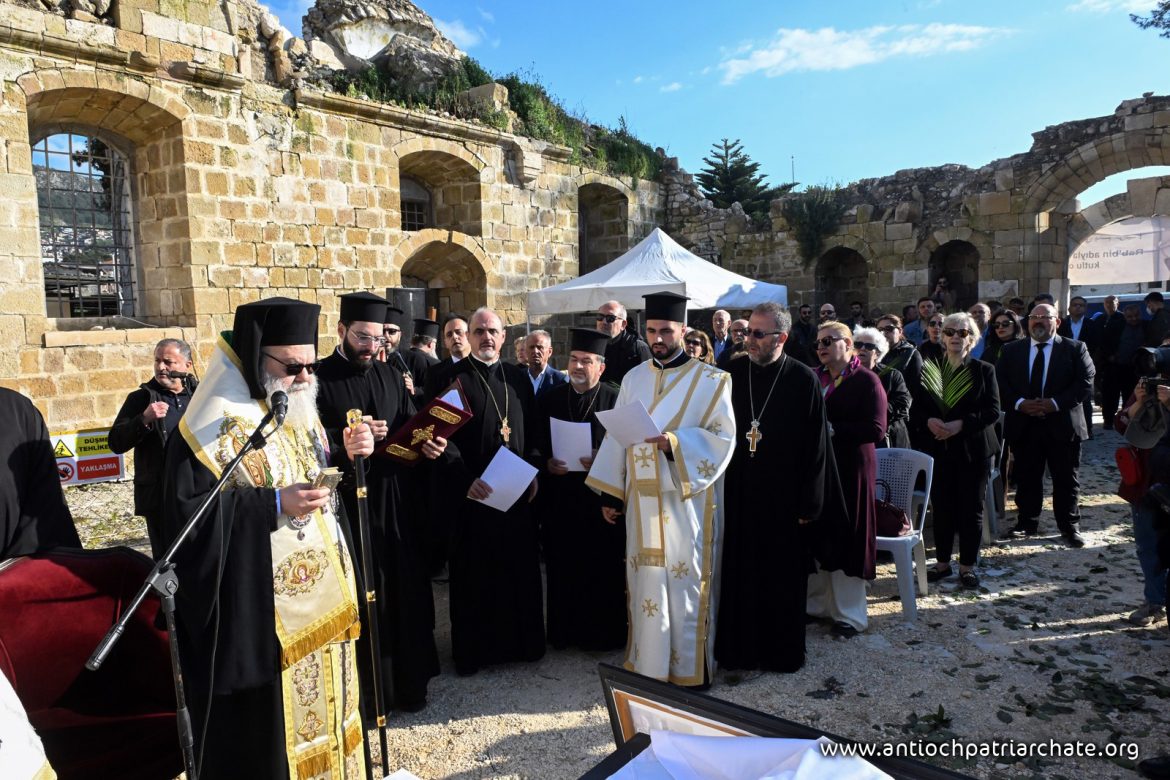 Patrijarhot Jovan X Ja Poseti Razurnatata Katedrala Vo Antiohija