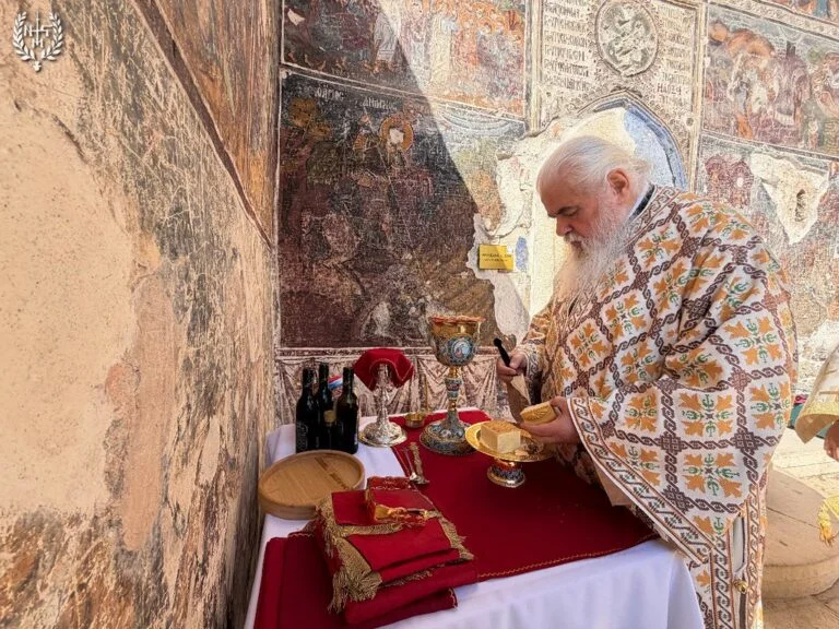 Theia Leitourgia Apo Ton Mitropoliti Neapoleos Stin Panagia Soumela Tou Pontou 16 768x576 1