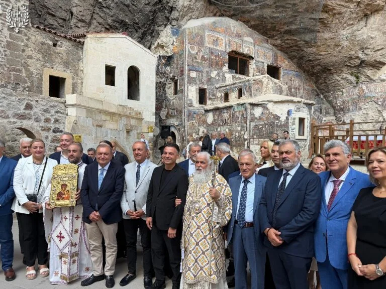 Theia Leitourgia Apo Ton Mitropoliti Neapoleos Stin Panagia Soumela Tou Pontou 3 768x576 1